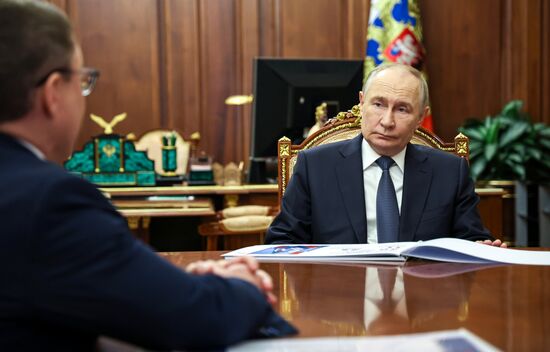 Президент Владимир Путин встретился с секретарем Генерального совета партии "Единая Россия" Владимиром Якушевым