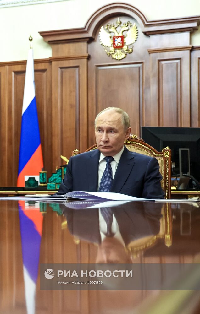 Президент Владимир Путин встретился с секретарем Генерального совета партии "Единая Россия" Владимиром Якушевым