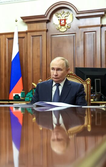 Президент Владимир Путин встретился с секретарем Генерального совета партии "Единая Россия" Владимиром Якушевым