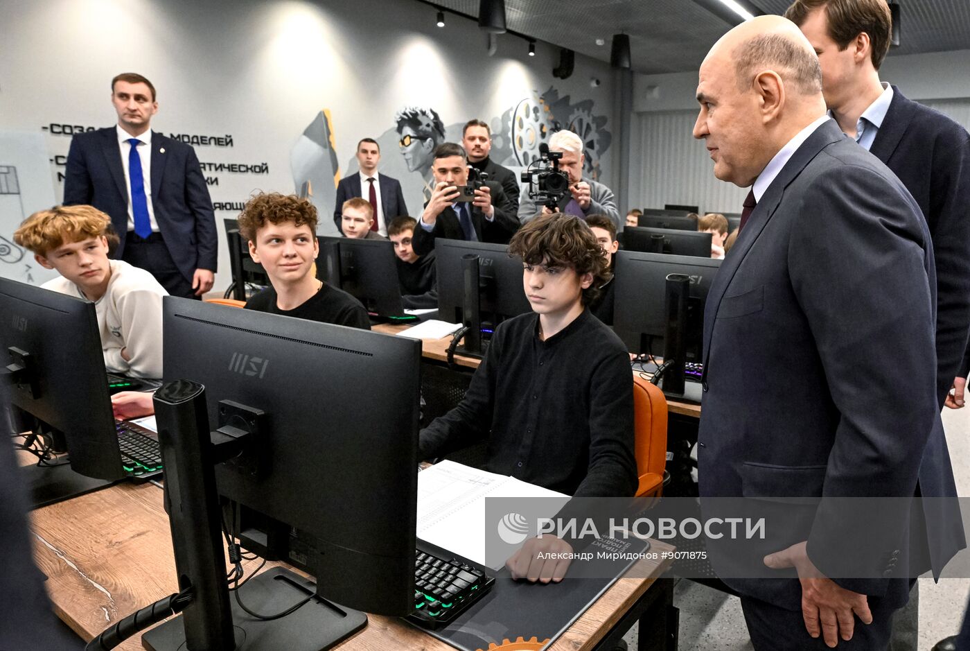 Премьер-министр Михаил Мишустин посетил Центр практической подготовки для машиностроения в Москве