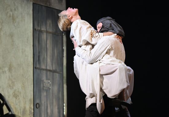 Спектакль "Макбет" в Театре Моссовета