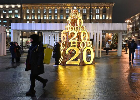 Предновогоднее украшение Москвы