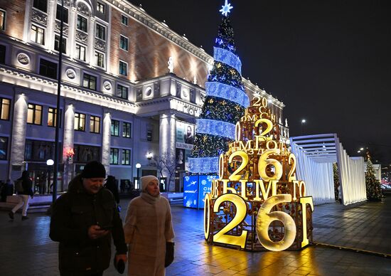 Предновогоднее украшение Москвы