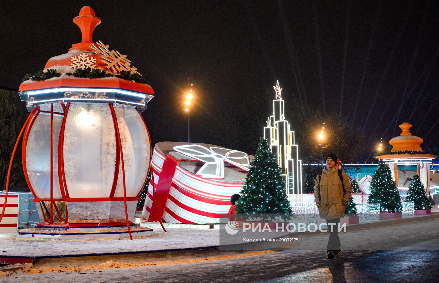 Предновогоднее украшение Москвы