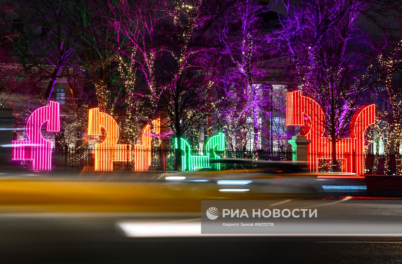 Предновогоднее украшение Москвы