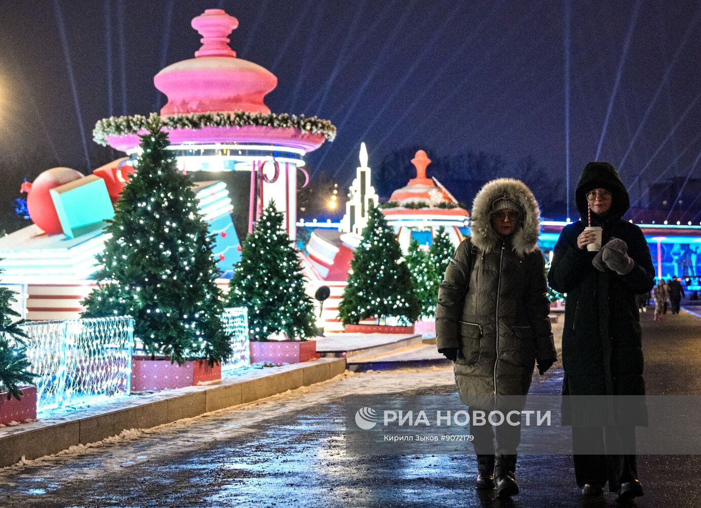 Предновогоднее украшение Москвы