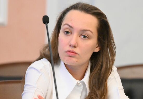 Рассмотрение жалобы  по делу о квартире певицы Долиной