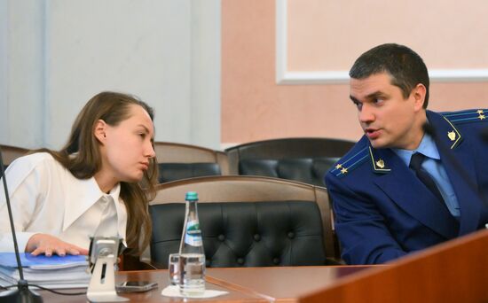 Рассмотрение жалобы  по делу о квартире певицы Долиной