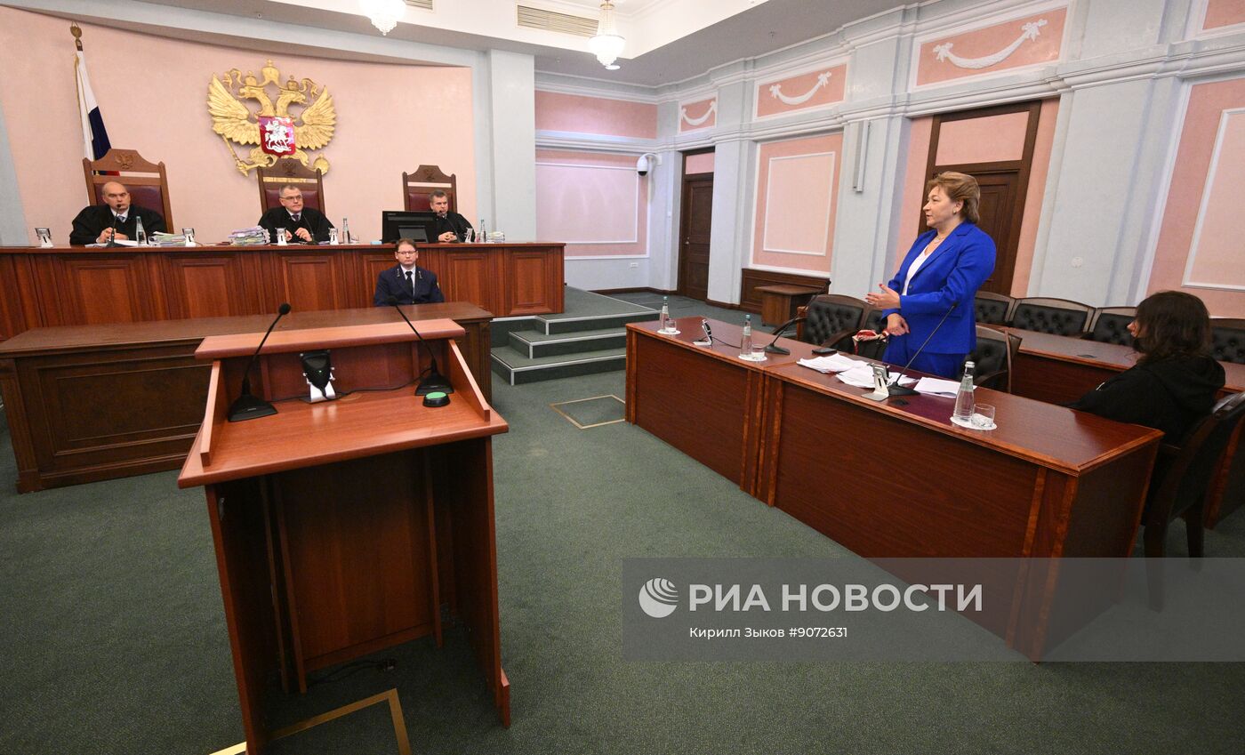 Рассмотрение жалобы по делу о квартире певицы Долиной