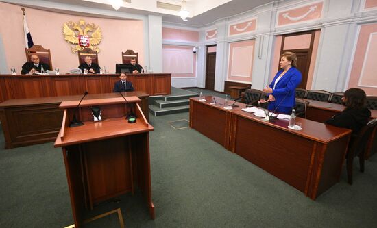 Рассмотрение жалобы  по делу о квартире певицы Долиной