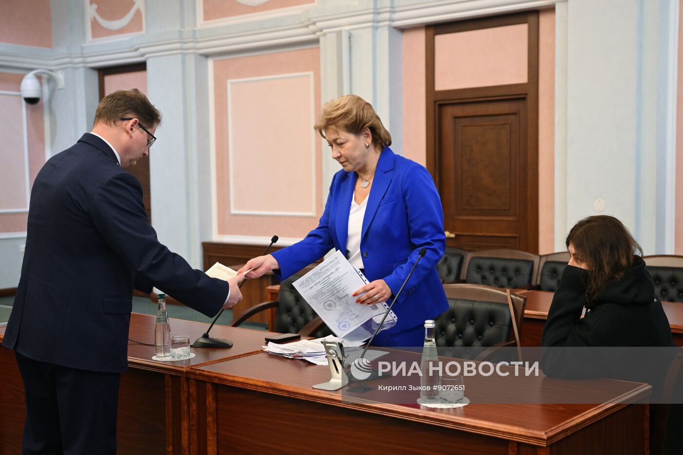 Рассмотрение жалобы  по делу о квартире певицы Долиной