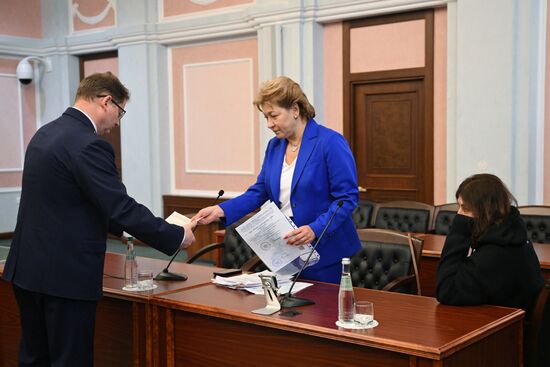 Рассмотрение жалобы  по делу о квартире певицы Долиной