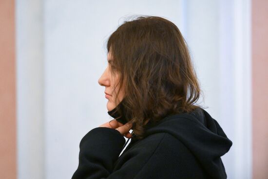 Рассмотрение жалобы  по делу о квартире певицы Долиной