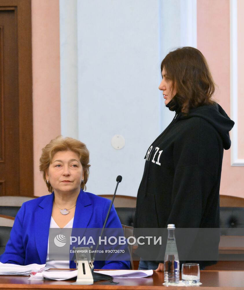 Рассмотрение жалобы  по делу о квартире певицы Долиной