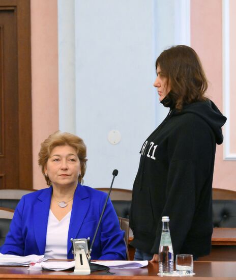 Рассмотрение жалобы  по делу о квартире певицы Долиной