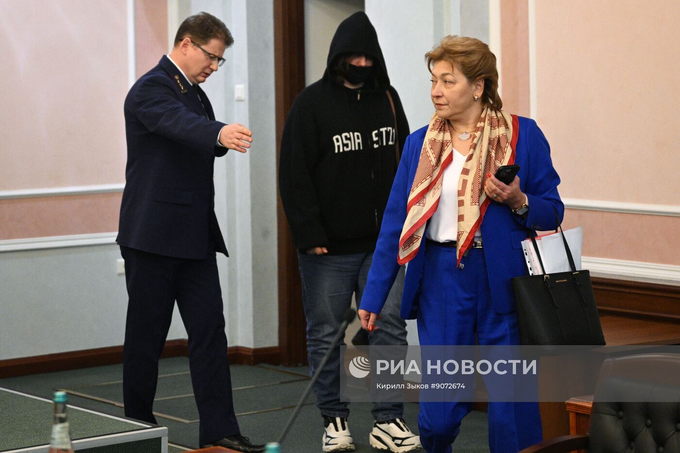 Рассмотрение жалобы  по делу о квартире певицы Долиной