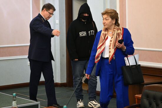 Рассмотрение жалобы  по делу о квартире певицы Долиной