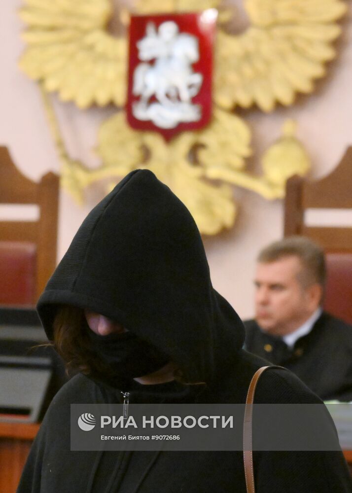 Рассмотрение жалобы  по делу о квартире певицы Долиной