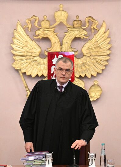 Рассмотрение жалобы  по делу о квартире певицы Долиной