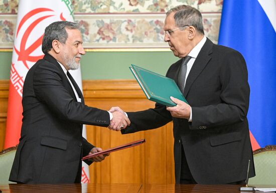 Встреча глав МИД РФ и Ирана Сергея Лаврова и Аббаса Аракчи