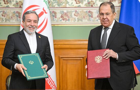 Встреча глав МИД РФ и Ирана Сергея Лаврова и Аббаса Аракчи
