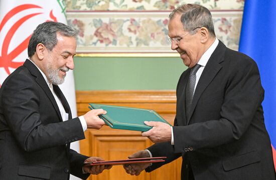 Встреча глав МИД РФ и Ирана Сергея Лаврова и Аббаса Аракчи