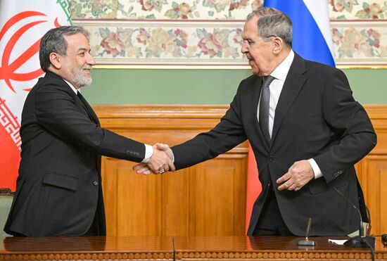 Встреча глав МИД РФ и Ирана Сергея Лаврова и Аббаса Аракчи
