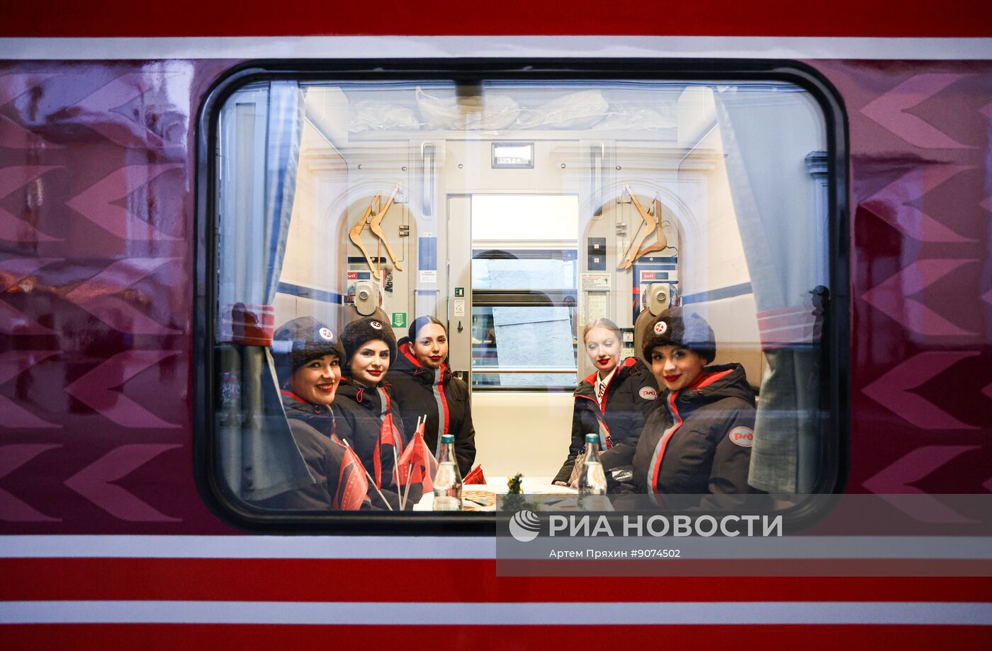 Презентация обновленного поезда "Красная стрела" в Санкт-Петербурге