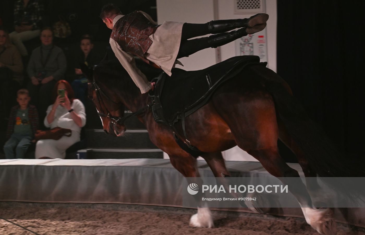 Спектакль "Конек-Огонек" в Центре национальных конных традиций
