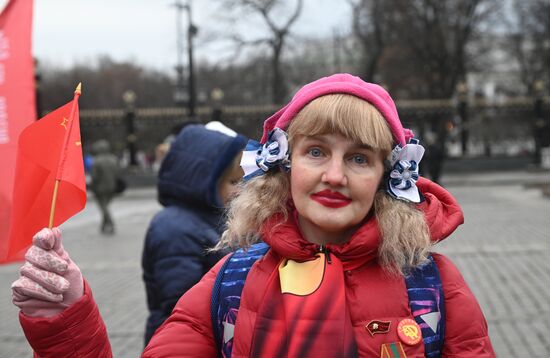 Возложение цветов к могиле Сталина у Кремлевской стены