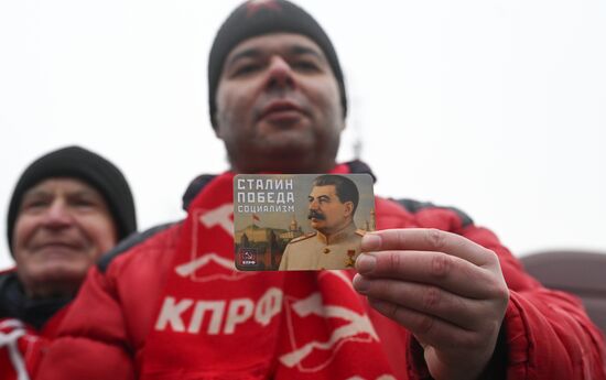 Возложение цветов к могиле Сталина у Кремлевской стены