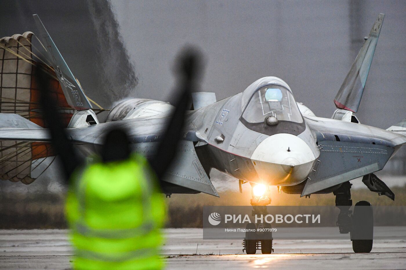 Су-57 совершил первый полет с двигателем пятого поколения