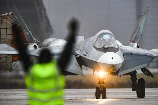 Су-57 совершил первый полет с двигателем пятого поколения