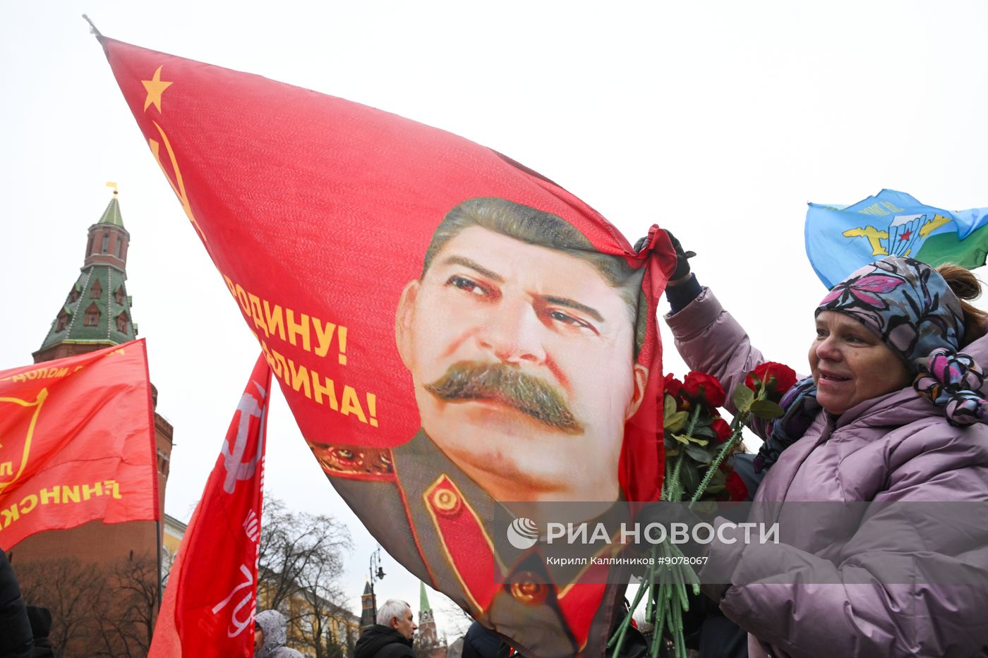 Возложение цветов к могиле Сталина у Кремлевской стены