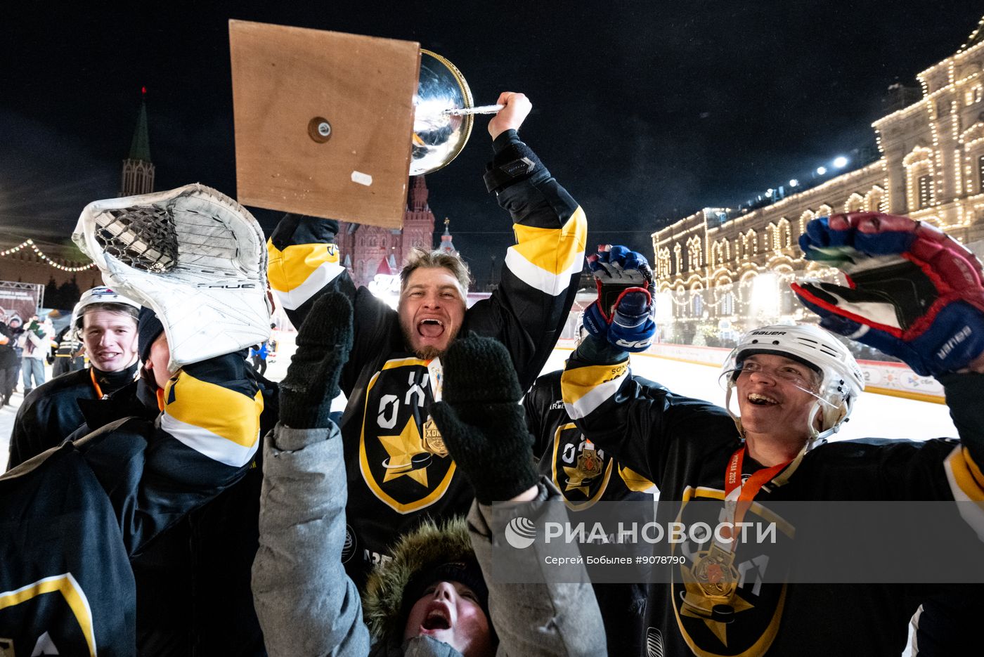 Хоккей. Товарищеский матч между сборными МЧС России и "Офицерской хоккейной лиги"