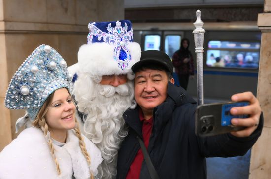 Дед Мороз в Московском метрополитене