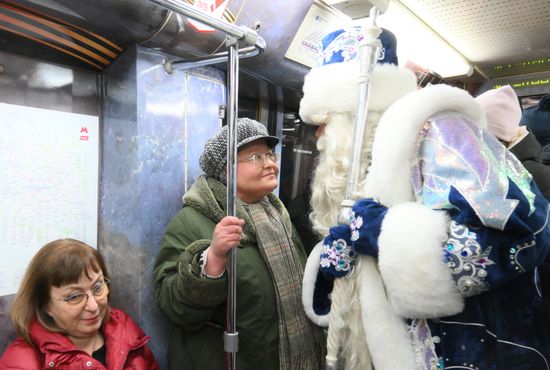 Дед Мороз в Московском метрополитене