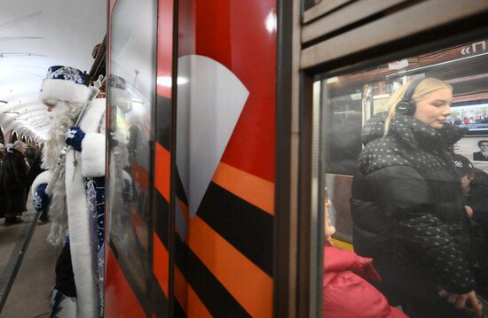 Дед Мороз в Московском метрополитене
