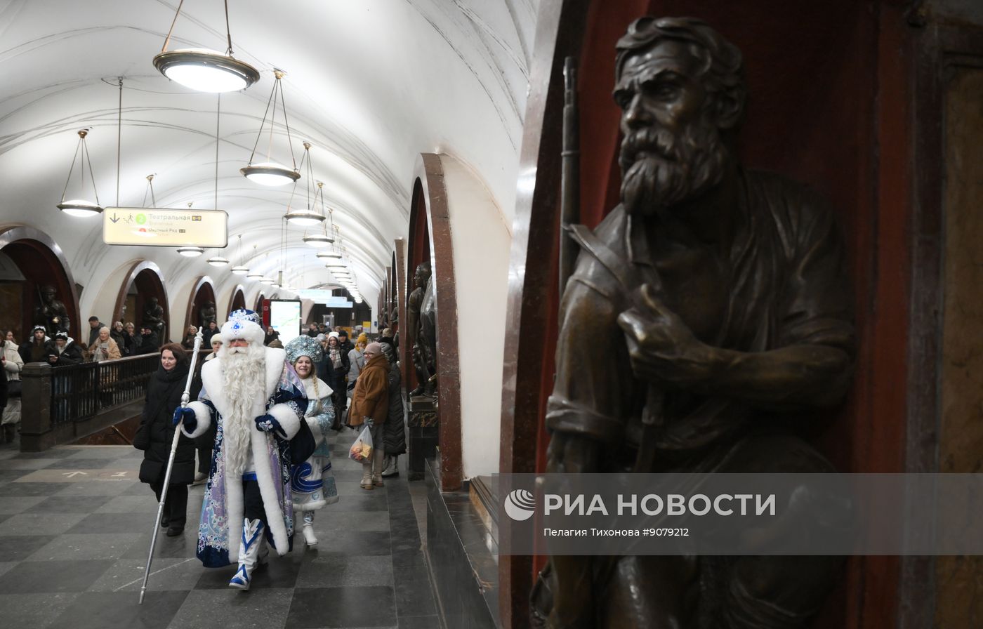 Дед Мороз в Московском метрополитене