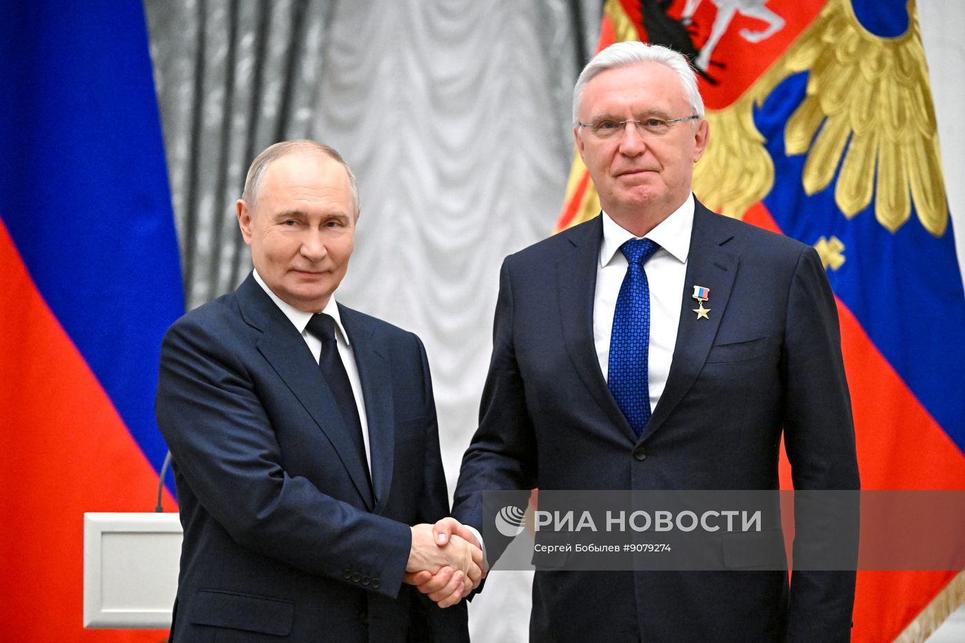 Президент Владимир Путин вручил государственные награды