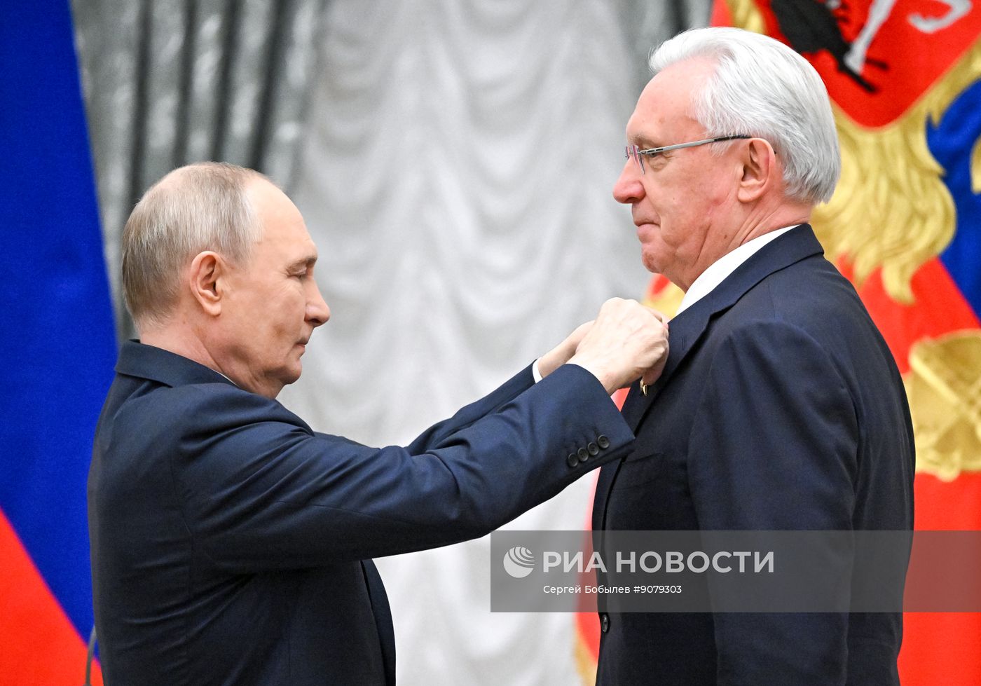 Президент Владимир Путин вручил государственные награды