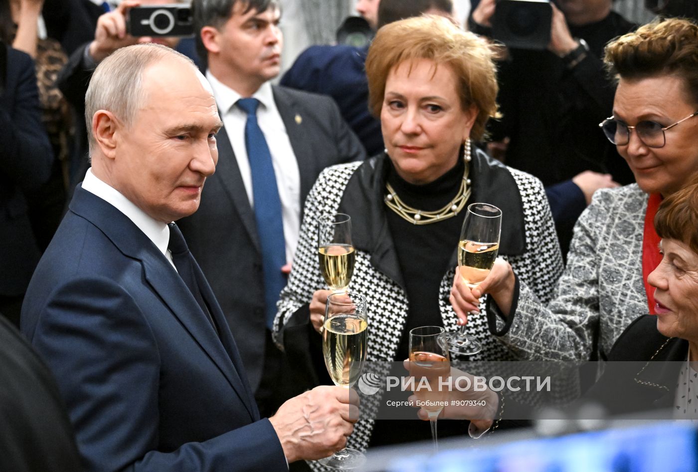 Президент Владимир Путин вручил государственные награды