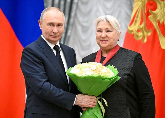 Президент Владимир Путин вручил государственные награды