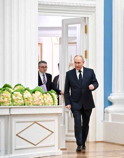 Президент Владимир Путин вручил государственные награды