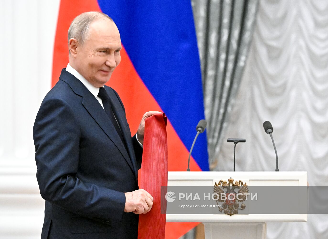 Президент Владимир Путин вручил государственные награды