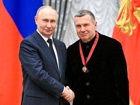 Президент Владимир Путин вручил государственные награды