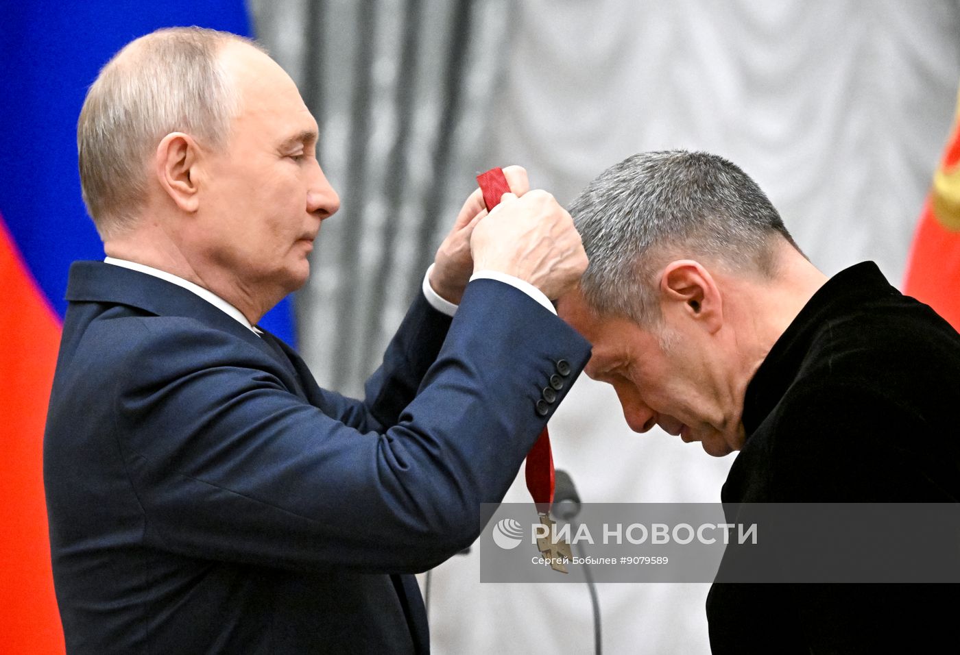 Президент Владимир Путин вручил государственные награды