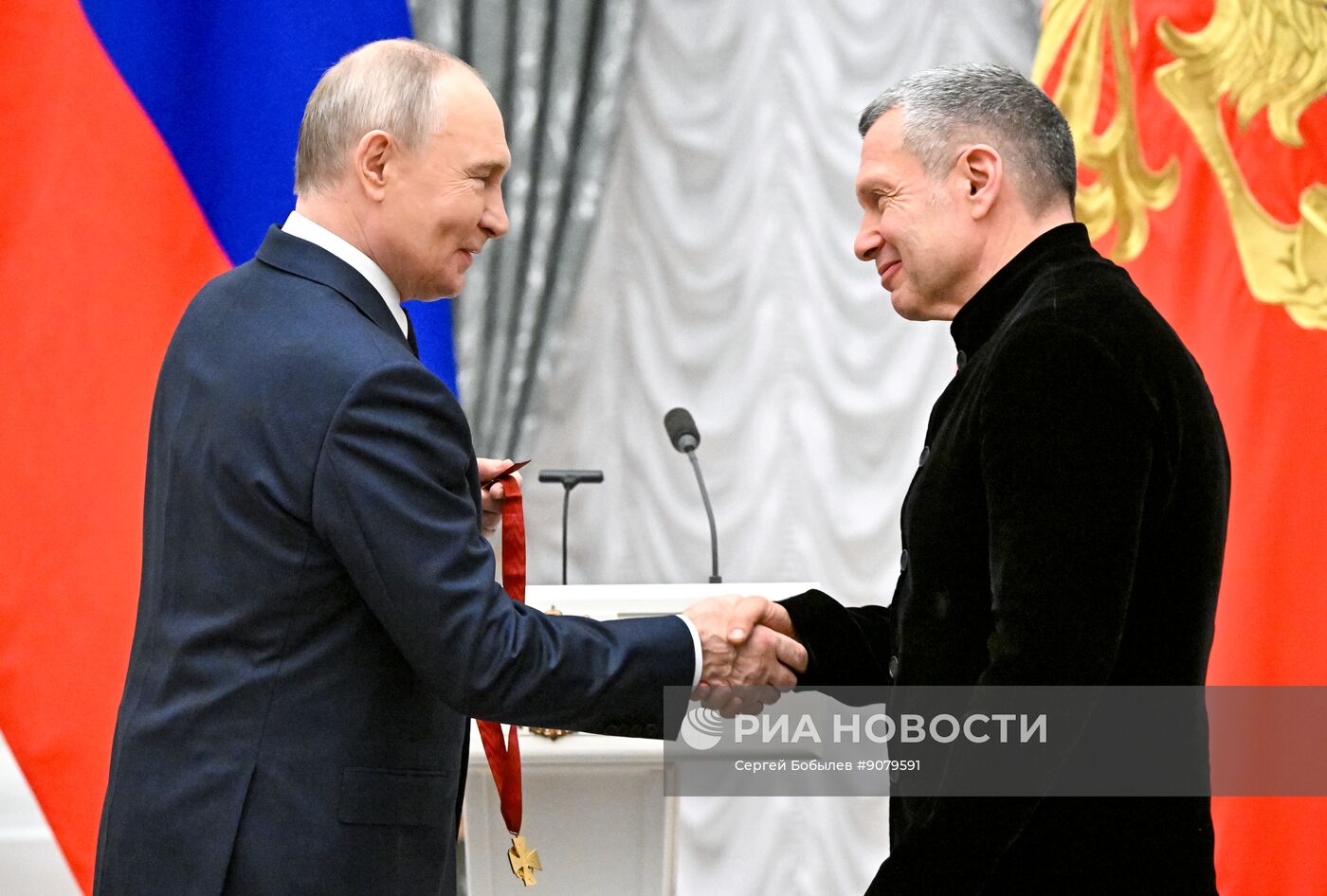 Президент Владимир Путин вручил государственные награды