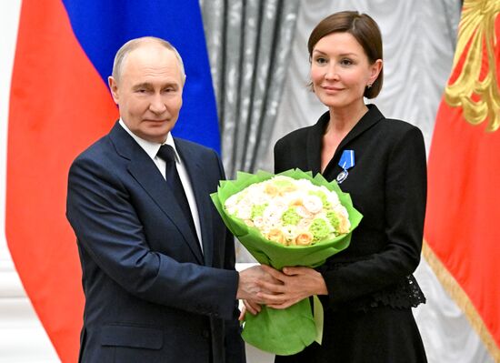 Президент Владимир Путин вручил государственные награды