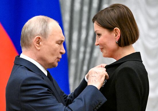 Президент Владимир Путин вручил государственные награды